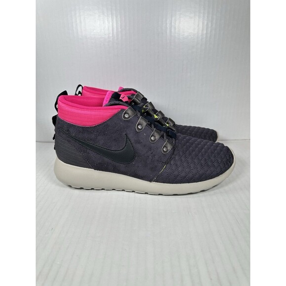 Size 9 Men’s Nike Roshe Run Sneakerboot Shoe Sneaker Navy Pink 615601-006 NEW - Picture 1 of 8